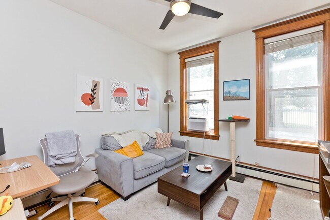 property at 2139 N Oakley Ave