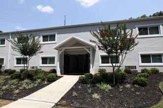 Lockheed Square Apartments in Marietta, GA - Foto de edificio - Building Photo