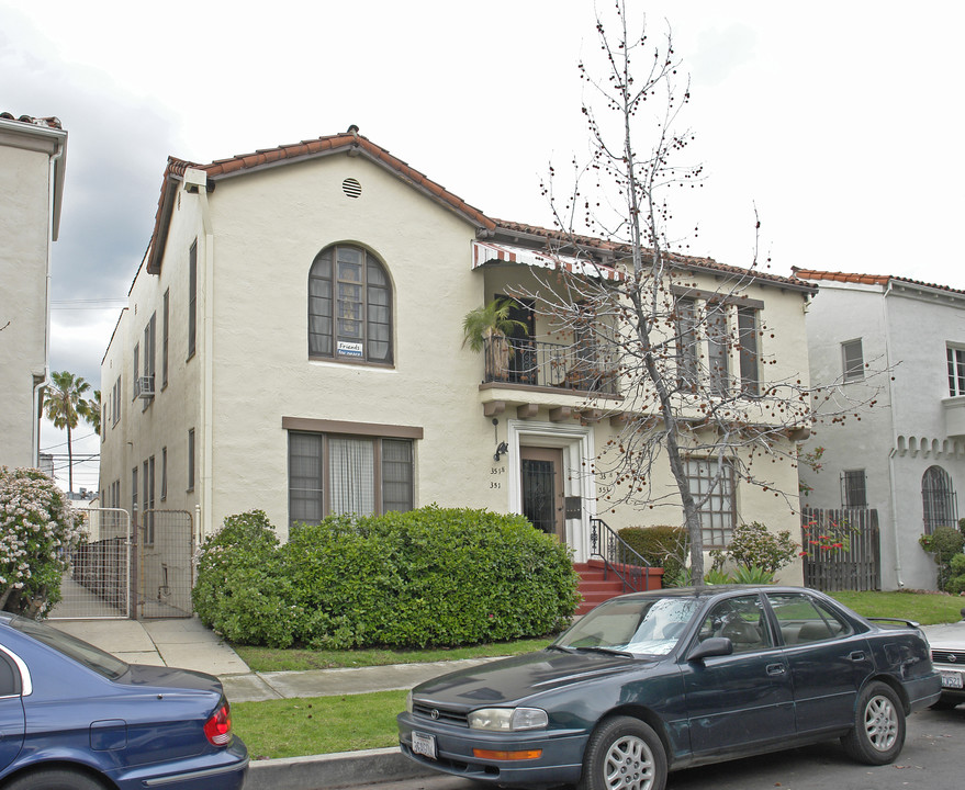 351 N Orange Grove Ave in Los Angeles, CA - Building Photo