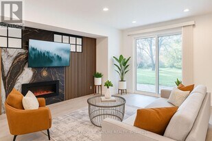 130 King St in East Gwillimbury, ON - Building Photo