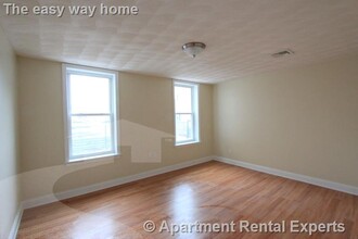 9 Douglas St, Unit 6 Douglass St #1 in Cambridge, MA - Building Photo - Building Photo