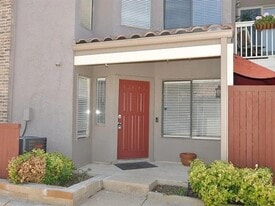 4242 N Capistrano Dr in Dallas, TX - Building Photo