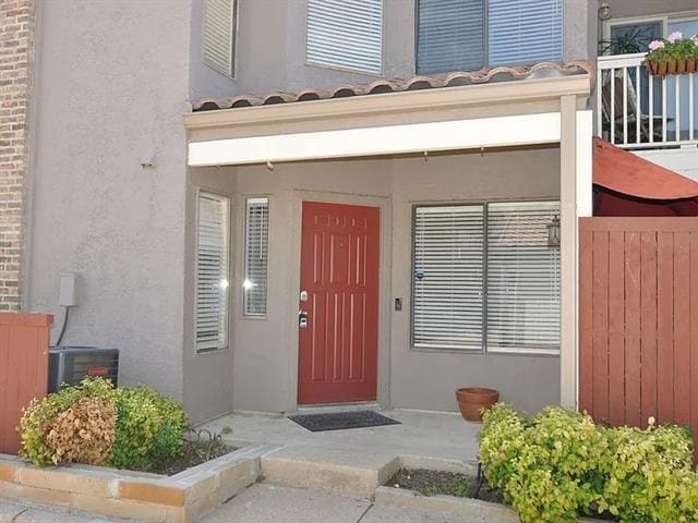 4242 N Capistrano Dr in Dallas, TX - Building Photo