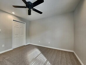 540 Oak Creek Dr in Brandon, FL - Building Photo - Building Photo