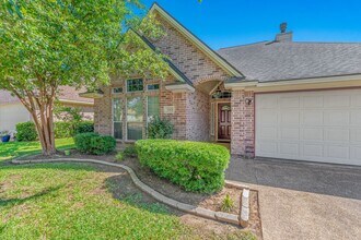 3 Bed/ 2 Bath Home in Edelweiss Gartens Available for August Move In! in College Station, TX - Building Photo - Building Photo