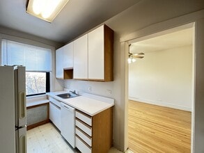 1326 Oak Ave, Unit B4 in Evanston, IL - Building Photo - Building Photo