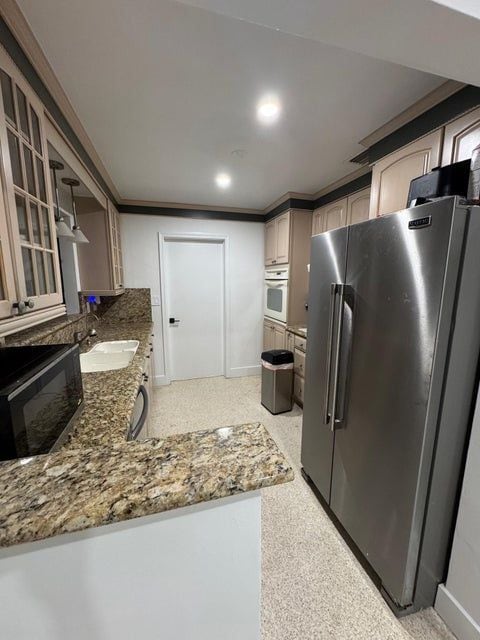 property at 731 SE 5th Ave