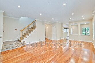 947 La Mesa Terrace in Sunnyvale, CA - Building Photo - Building Photo