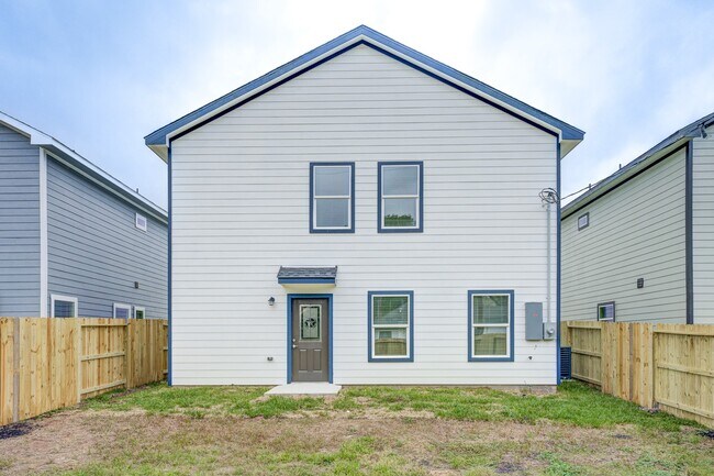 410 N 4th St in Beasley, TX - Foto de edificio - Building Photo