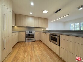 805 N W Knoll Dr in West Hollywood, CA - Building Photo