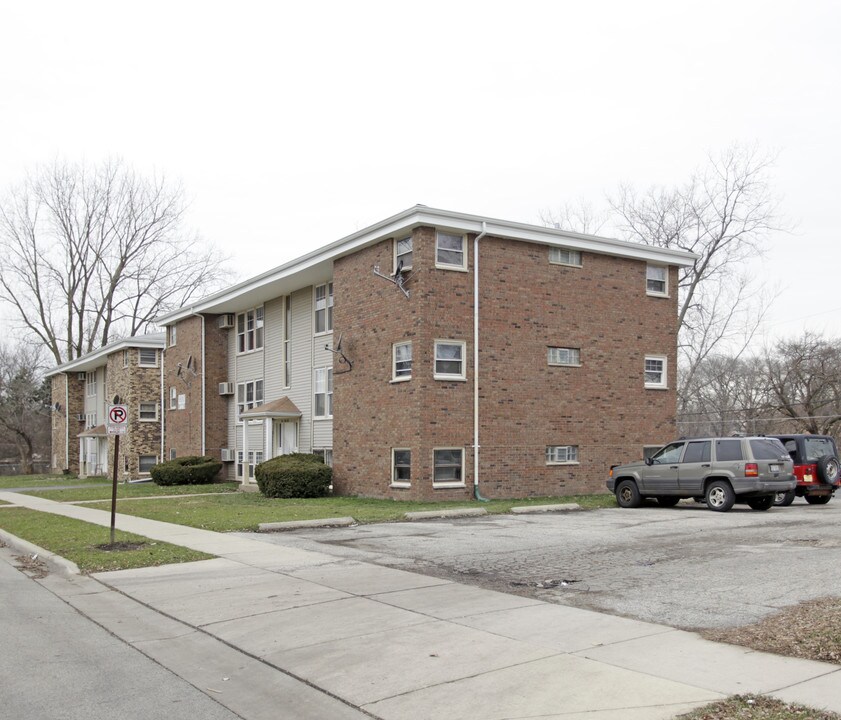 1114 Ash Dr in Elgin, IL - Foto de edificio