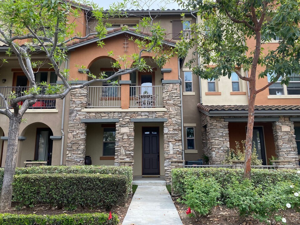 606 Asbury Dr in Claremont, CA - Building Photo