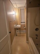 519 Garber St, Unit 519 Garber 2nd Floor in Hollidaysburg, PA - Foto de edificio - Building Photo