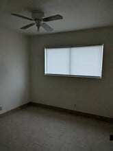 418 Real Rd, Unit 418 in Bakersfield, CA - Foto de edificio - Building Photo