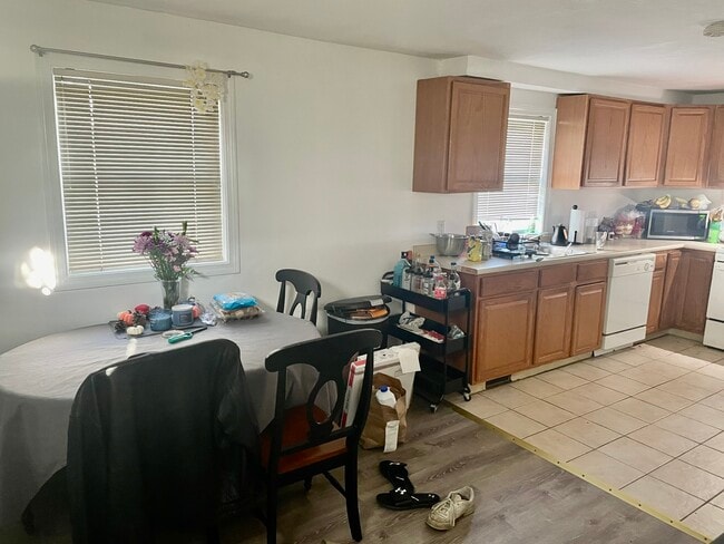 24 Lawn St in Boston, MA - Foto de edificio - Building Photo