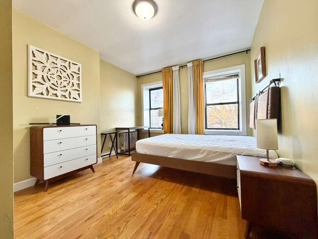 Furnished room/NOT APARTMENT, Unit 3 in Brooklyn, NY - Foto de edificio - Building Photo