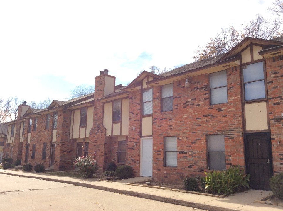 Autumn Gate in Oklahoma City, OK - Building Photo