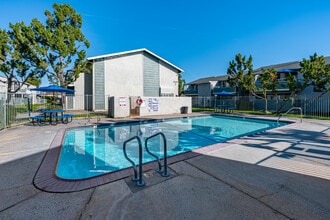 VILLAGE GREEN in Rialto, CA - Building Photo - Building Photo