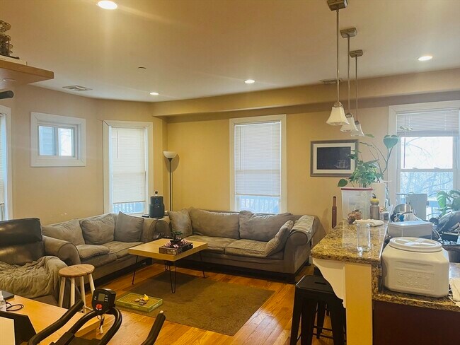 39 Calumet St, Unit 1 in Boston, MA - Building Photo - Building Photo