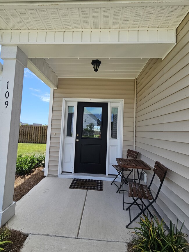 109 Bachmans Trl in Hampstead, NC - Building Photo - Building Photo