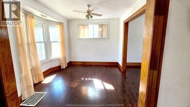 1068 Giles Blvd E in Windsor, ON - Building Photo - Building Photo