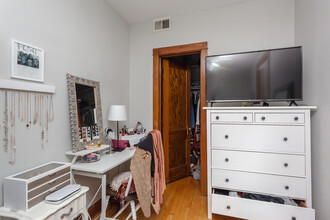 1538 W Wrightwood Ave, Unit 2 in Chicago, IL - Building Photo - Building Photo