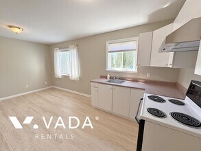 4402 Oxford St in Burnaby, BC - Building Photo - Building Photo