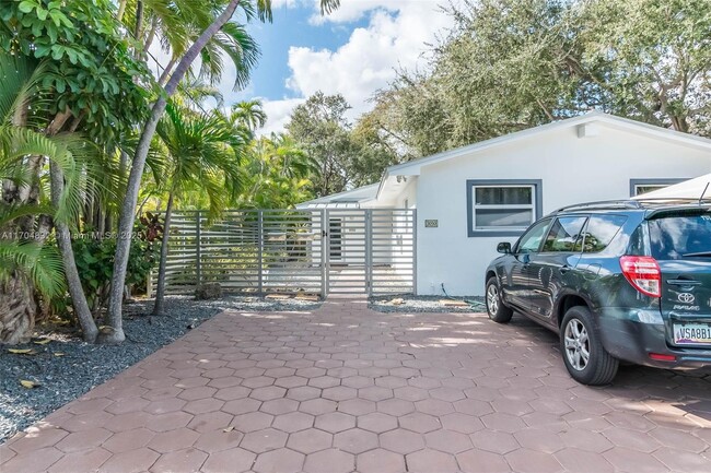 3052 Virginia St in Miami, FL - Building Photo - Building Photo