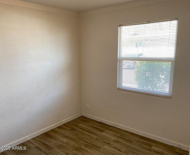 1595 W Mountain View Rd-Unit -4 in Phoenix, AZ - Building Photo - Building Photo