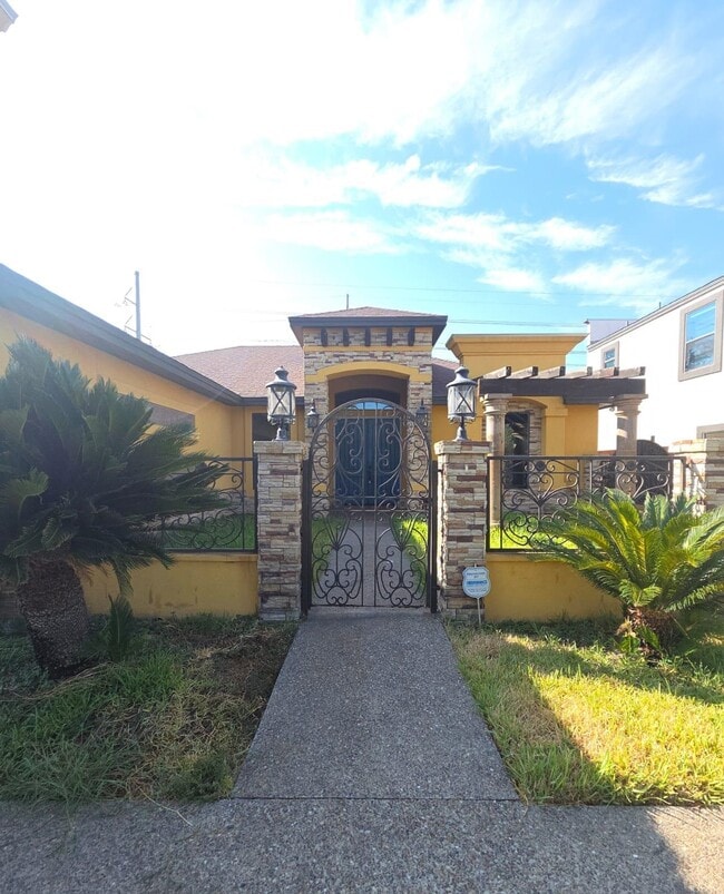 3107 Conde Dr in Laredo, TX - Building Photo - Building Photo