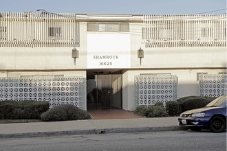 Shamrock in Torrance, CA - Foto de edificio - Building Photo