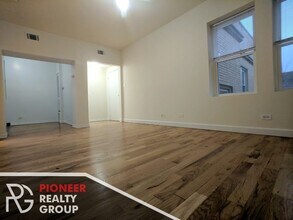 2357 N Drake Ave, Unit 3 in Chicago, IL - Foto de edificio - Building Photo