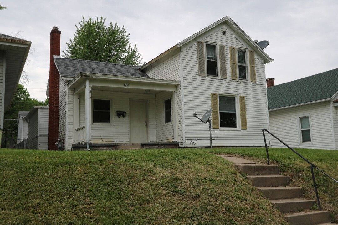 1217 Madison Ave in Burlington, IA - Building Photo