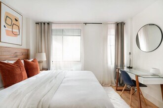 244 E 75th St in New York, NY - Building Photo - Building Photo