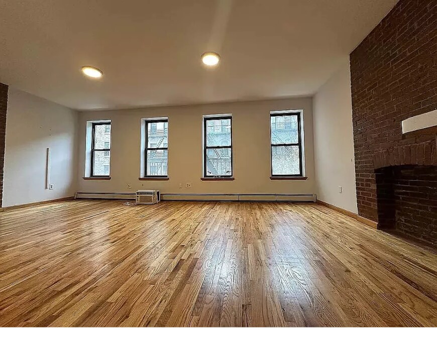 364 W 45th St in New York, NY - Building Photo