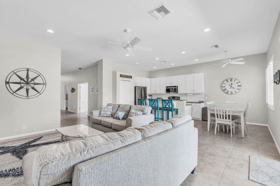 9286 Spanish Moss Way in Bonita Springs, FL - Building Photo