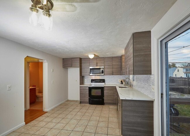 31 Reservoir St in Brockton, MA - Building Photo - Building Photo