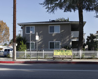 5760 Hazeltine Ave in Van Nuys, CA - Building Photo - Building Photo