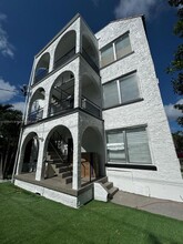 444 Ponce de Leon in Coral Gables, FL - Building Photo - Building Photo