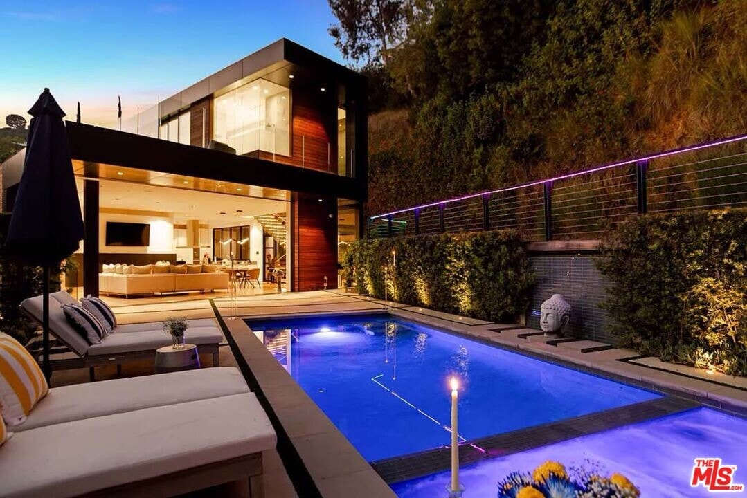 1331 Belfast Dr in Los Angeles, CA - Building Photo