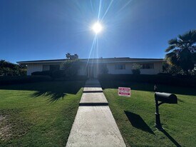 3843 Dalehurst Dr in Bakersfield, CA - Building Photo