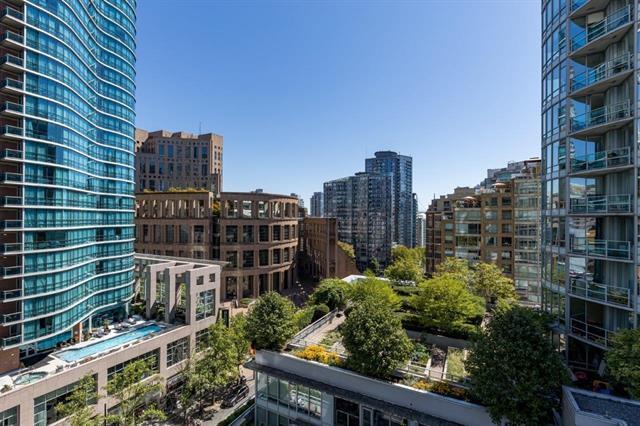 480 Robson St in Vancouver, BC - Building Photo