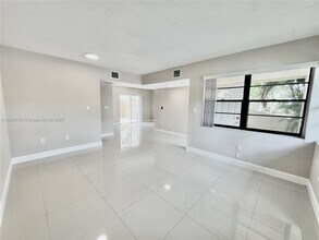 3840 SW 52nd Ave in Hollywood, FL - Building Photo - Building Photo