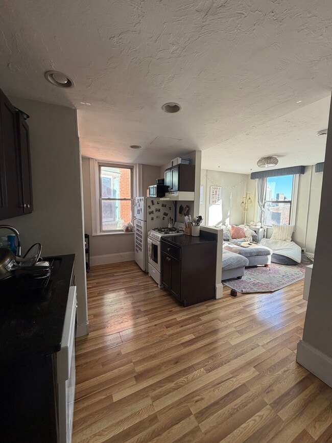 222 Hanover St, Unit 17