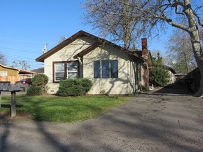 1705 Kenwood St in Sacramento, CA - Building Photo - Building Photo