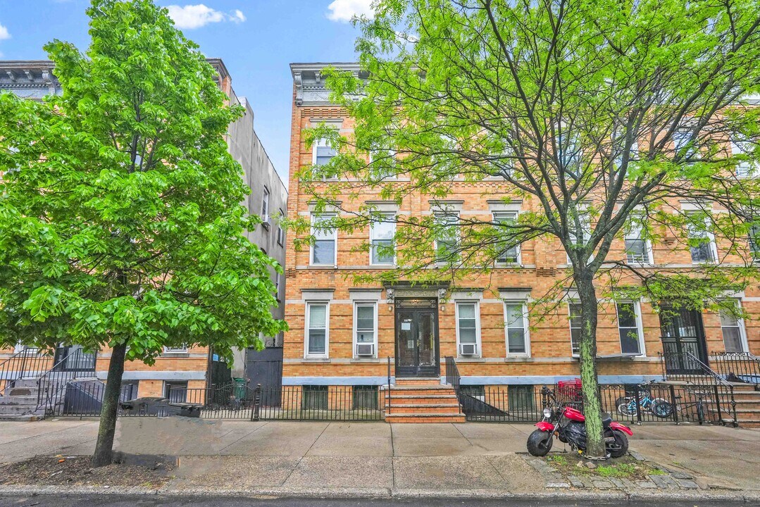 64-24 Madison Street in Ridgewood, NY - Building Photo