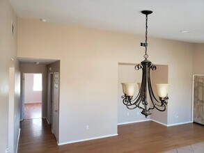 27670 Hollyoak Way in Menifee, CA - Foto de edificio - Building Photo