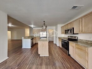 512 Timber Dr in Waxahachie, TX - Foto de edificio - Building Photo