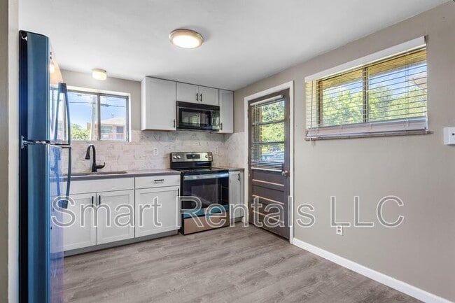 491 S Holmes Ave in Kirkwood, MO - Building Photo - Building Photo