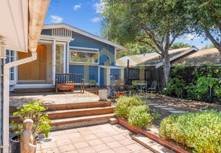 918 N Milpas St in Santa Barbara, CA - Building Photo - Building Photo